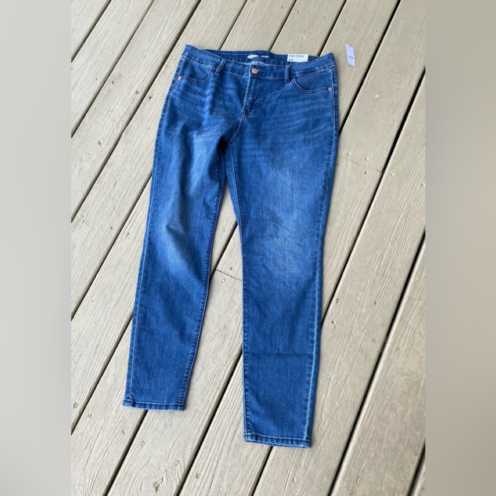 NWT Old Navy - Woman’s super stretch mid rise jeans, Size: 14